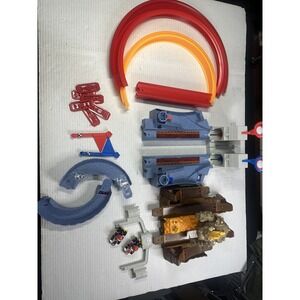 Hot Wheels Mario Kart  Bowser's Castle Trackset No Build sheet. Complete 2‎ Cars